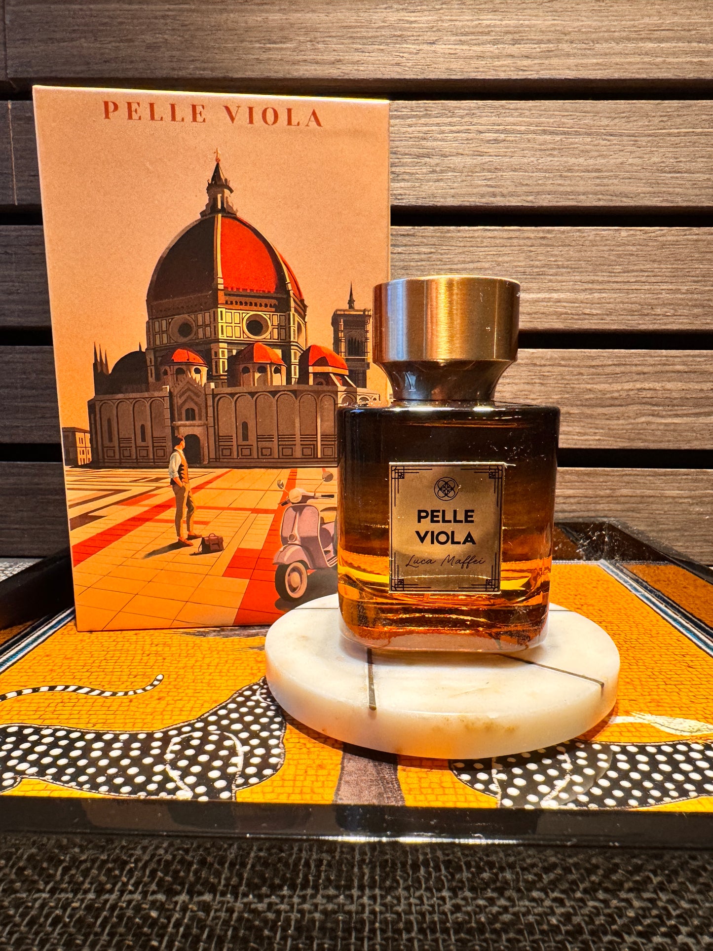 OLFACTIVE TRAVELLER : Pelle Viola